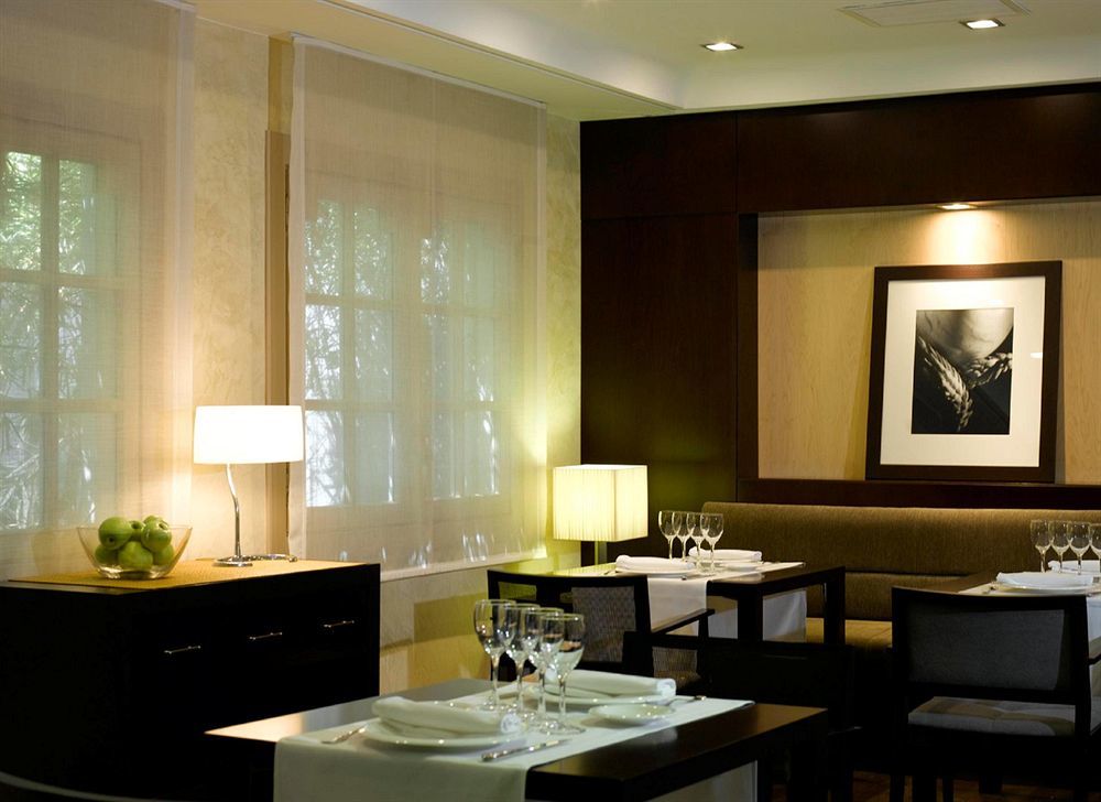 Nh Pamplona Iruna Park Restaurant bilde